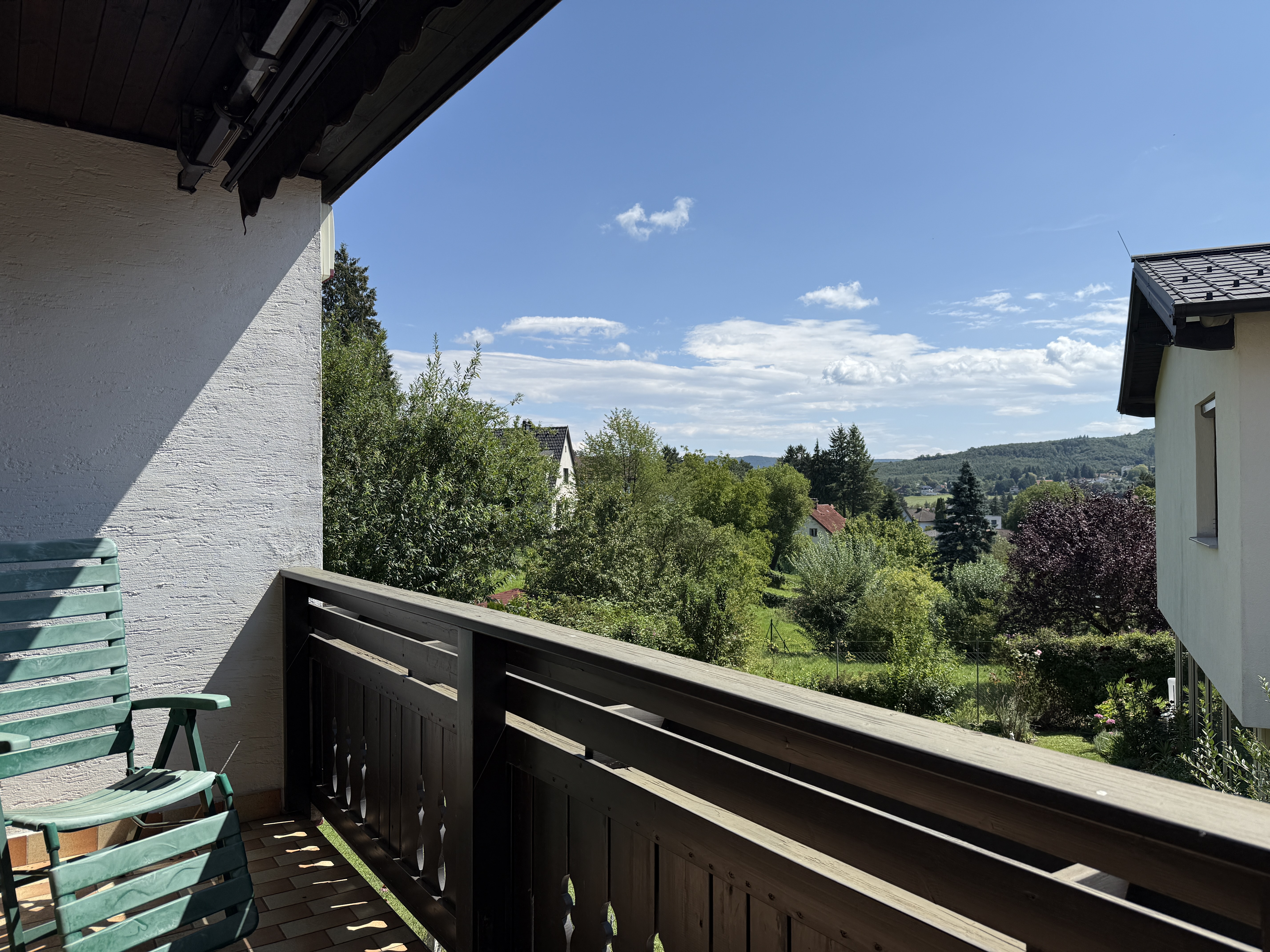 Sdwest-Loggia mit Fernblick ins Grne | Garage und Carport-Stellplatz | Absolute Ruhelage