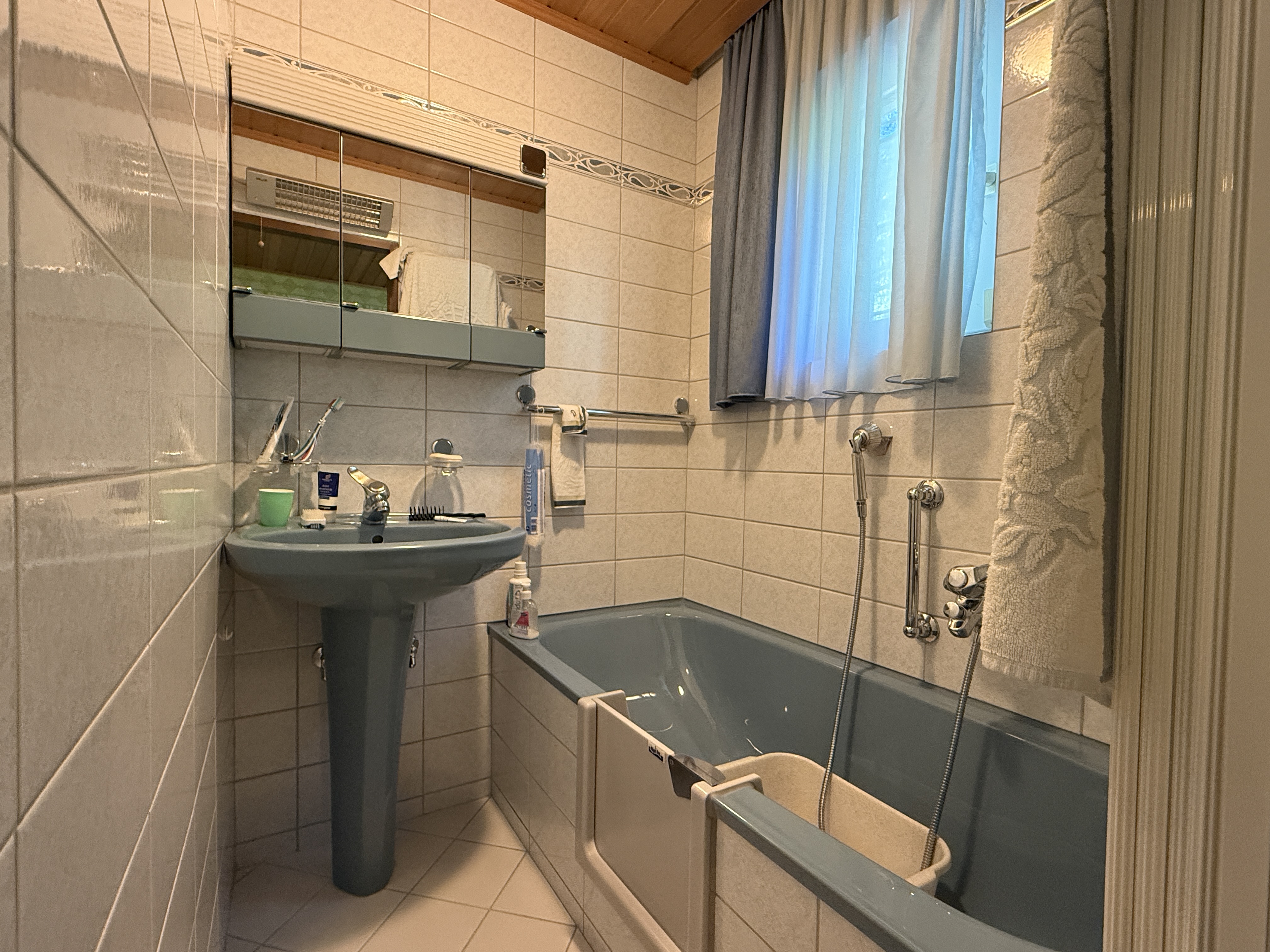 Sdwest-Loggia mit Fernblick ins Grne | Garage und Carport-Stellplatz | Absolute Ruhelage /  / 3003 Gablitz / Bild 5