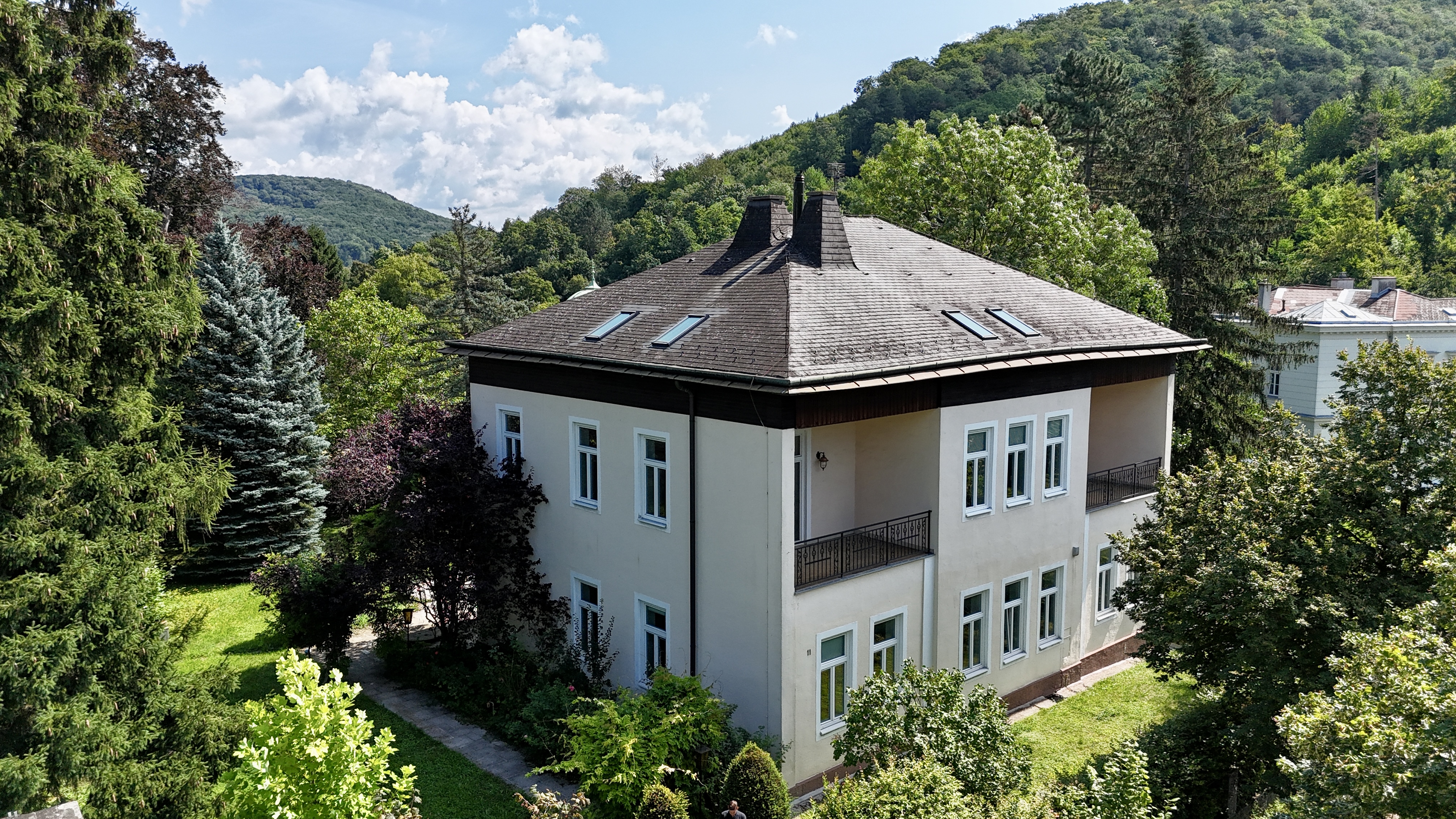 Innenausbau steht kurz bevor I Altbau kernsaniert I Sauna I Pool I Lift I Fubodenheizung mittels neuer Luftwrmepumpe I 