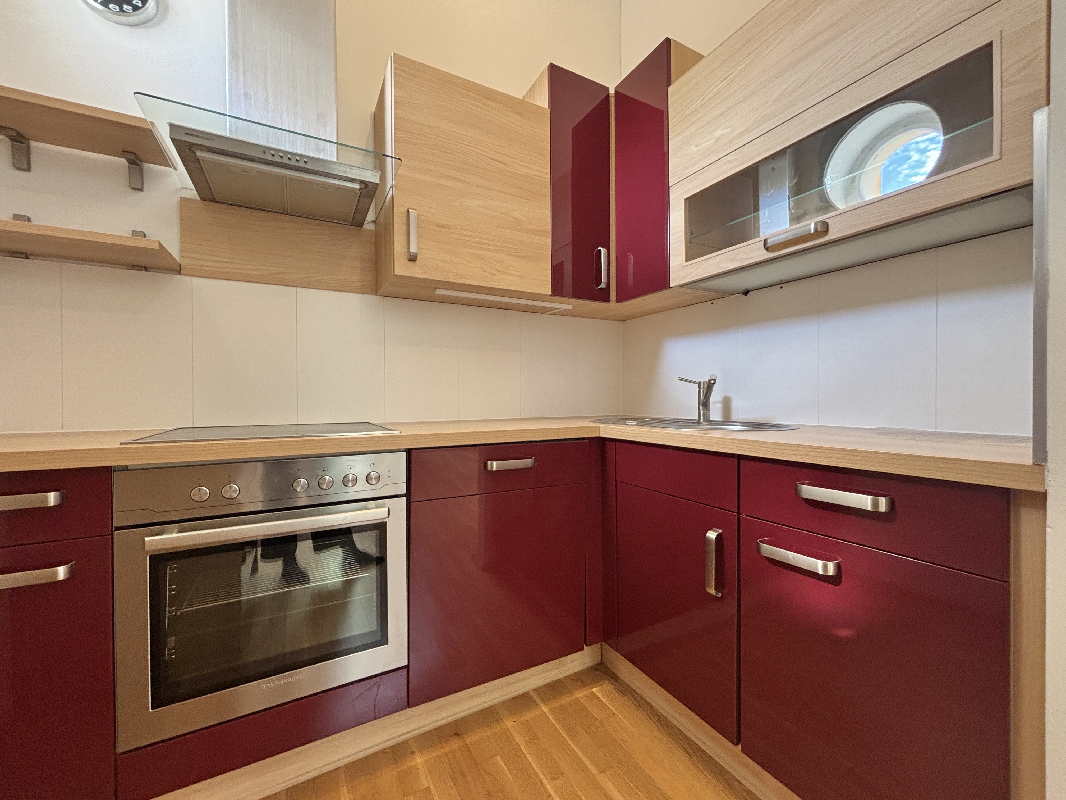  Dachterrasse mit Blick auf die Burgruine Rauhenstein | Stellpltze verfgbar I freier Mietzins I  /  / 2500 Baden / Bild 6