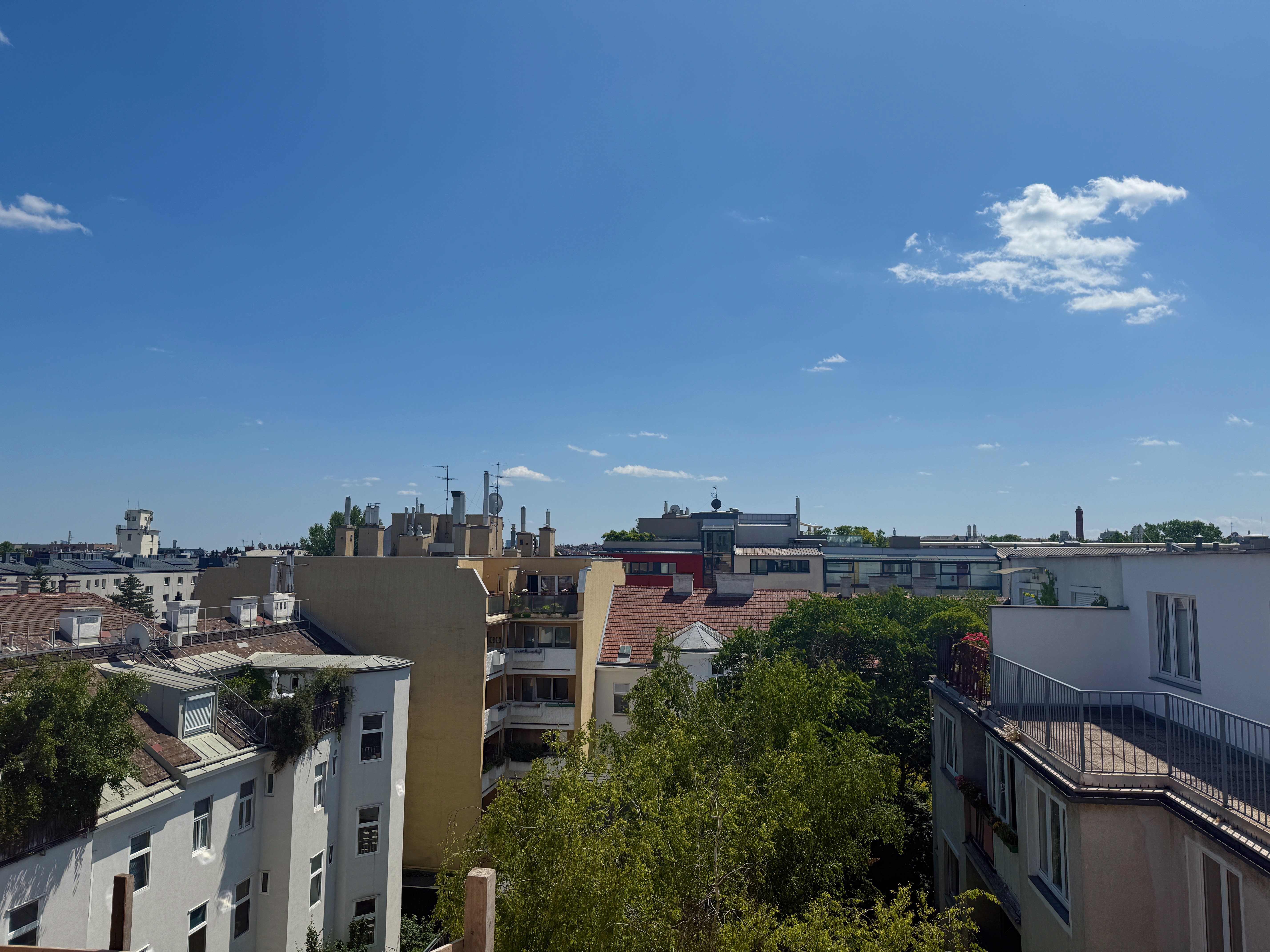 DG Maisonette - Erstbezug I Fußbodenheizung I südseitiger Balkon I Luftwärmepumpe inkl. Kühlung I 3fach Verglasung mit Außenjalousien I Schlüsselfertig 