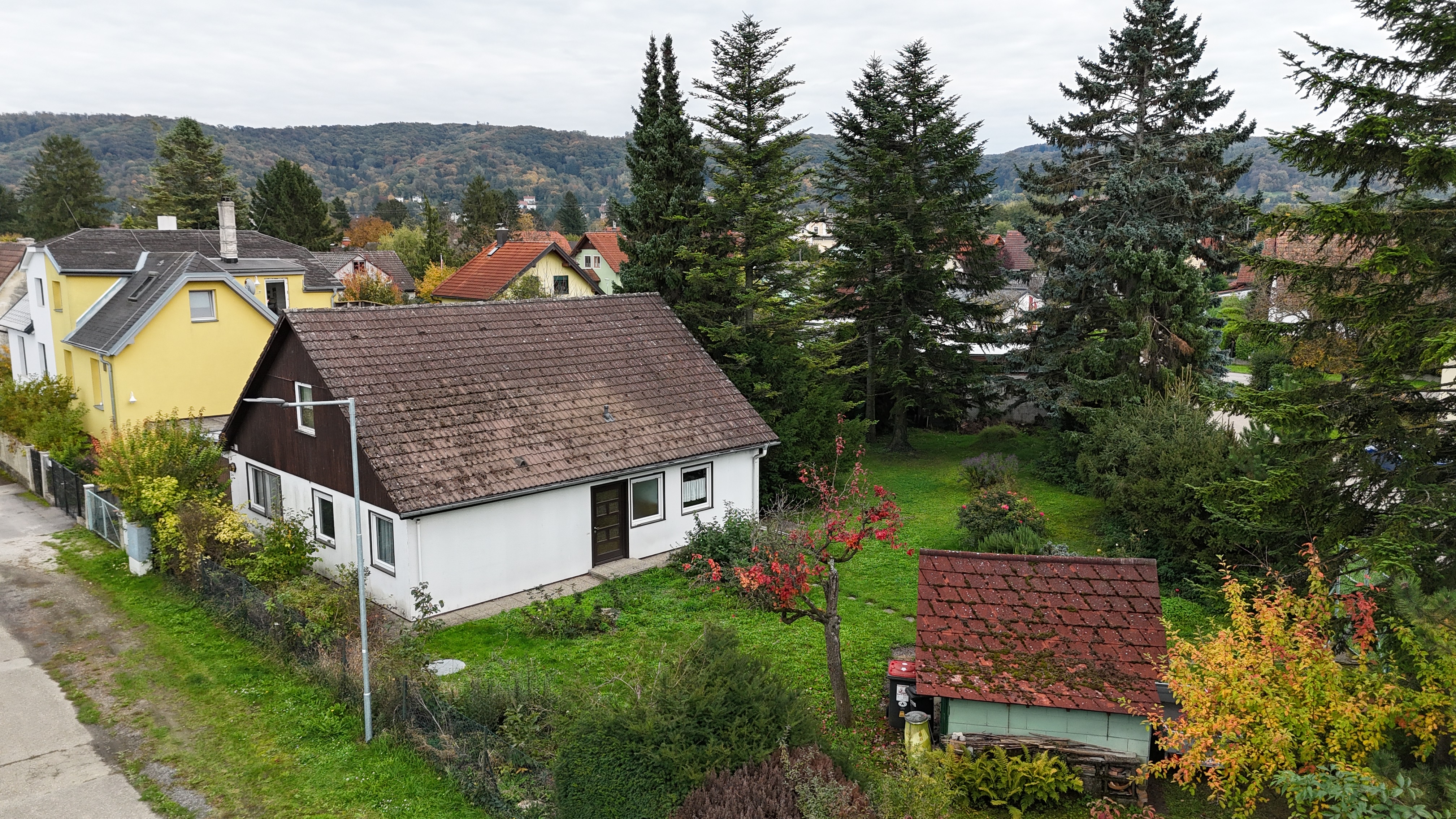 Grozgiges Eckgrundstck in familienfreundlicher Wohngegend - mit bestehendem Gebude - viel Potenzial !  /  / 3423 St. Andr-Wrdern / Bild 1