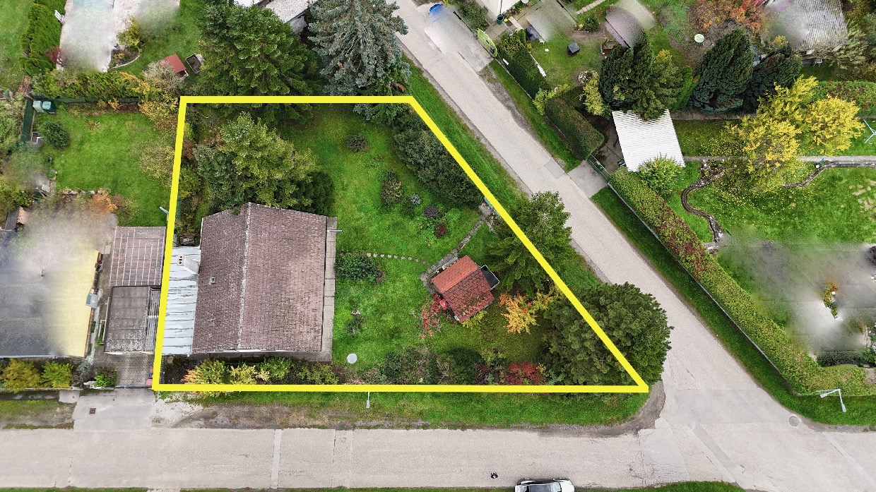 Grozgiges Eckgrundstck in familienfreundlicher Wohngegend - mit bestehendem Gebude - viel Potenzial ! 