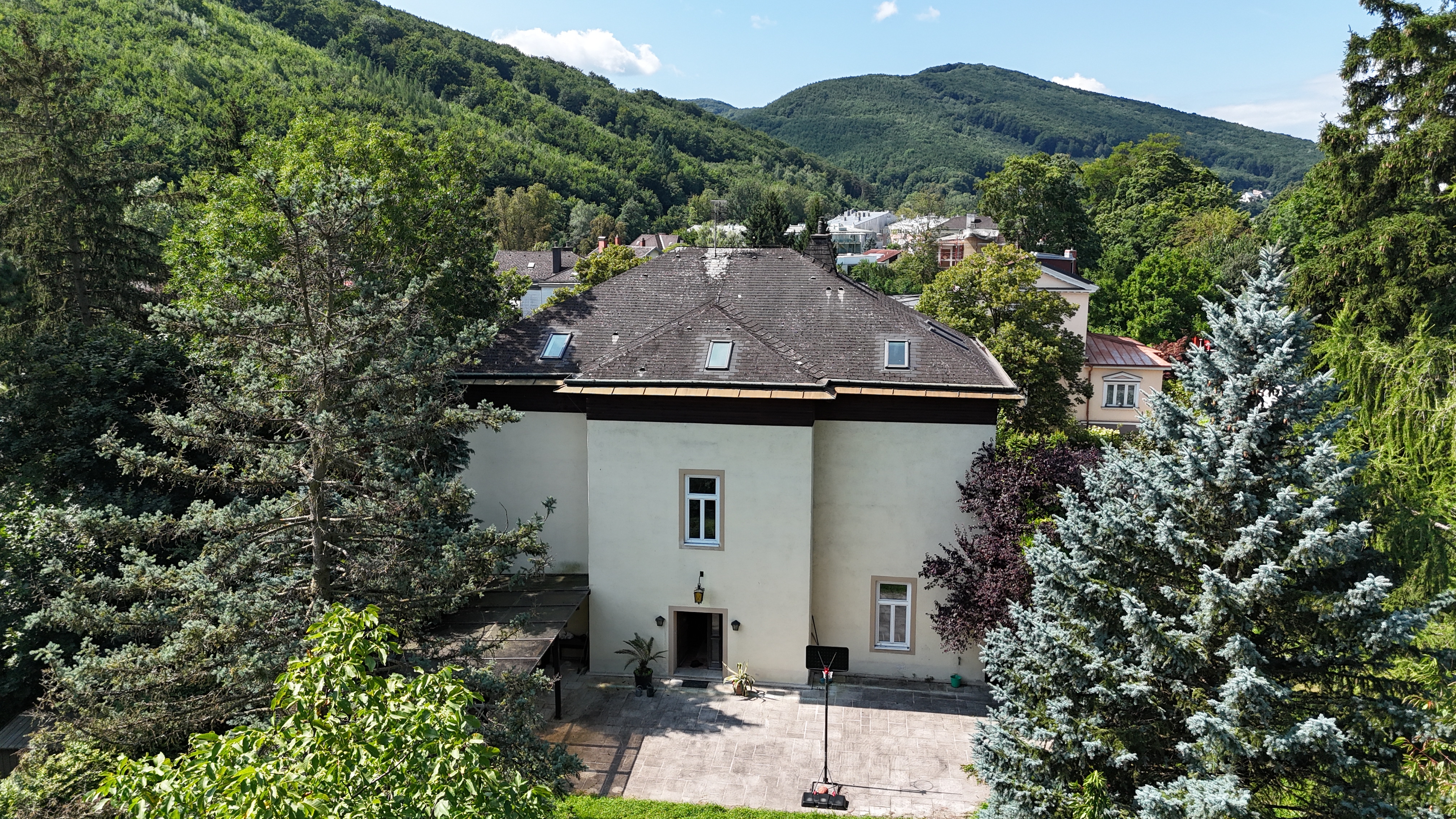 Mitten im Grnen & im Villenviertel: exklusive Gartenwohnung mit ca. 785 m Auenflche, beheiztem Wintergarten, Pool, Luftwrmepumpe u.v.m.! /  / 3002 Purkersdorf / Bild 1