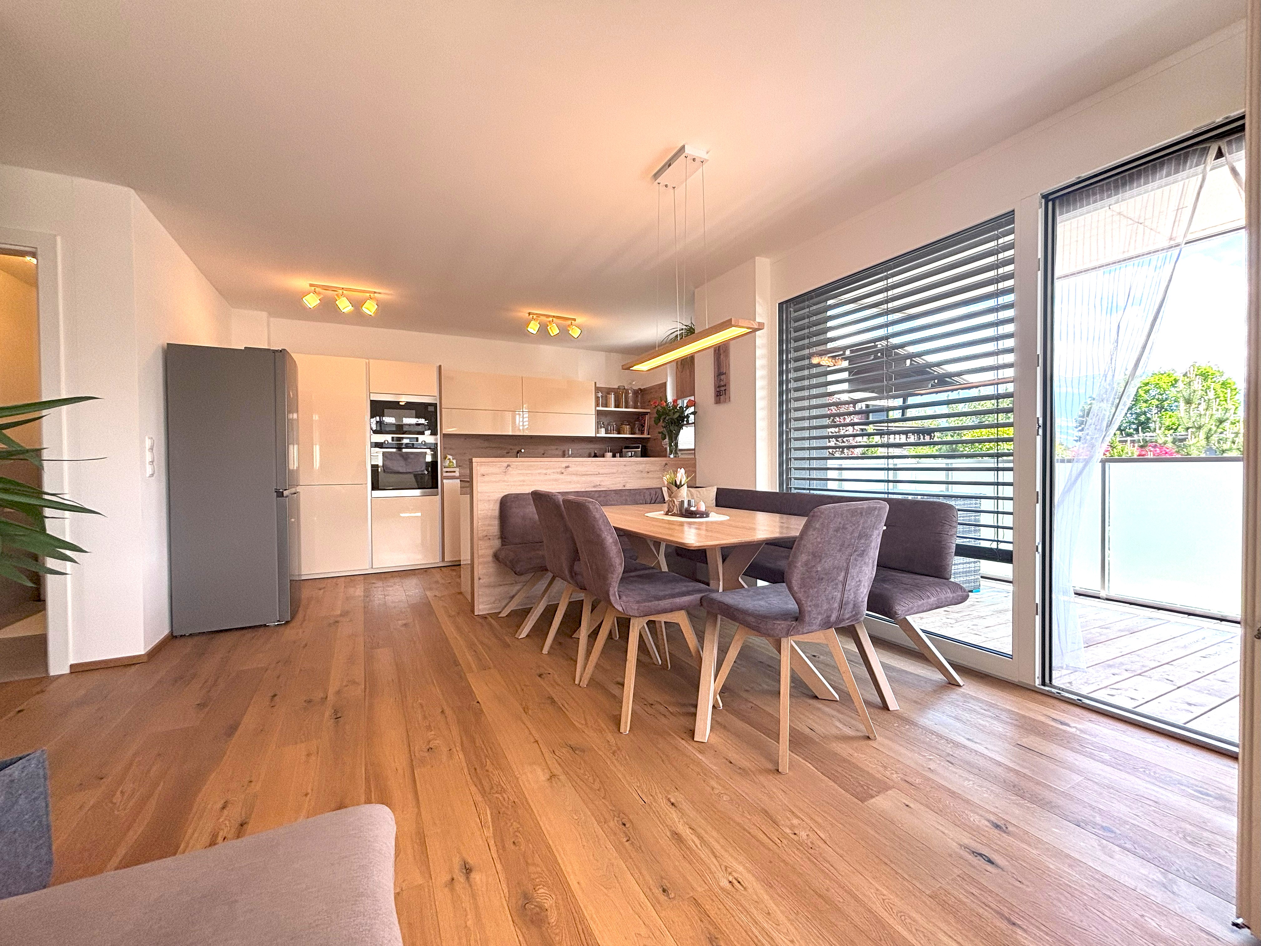 Wiesing: Modernes Wohnen mit Gartenidylle ? sonnige 3-Zi.-Neubauwohnung zu verkaufen