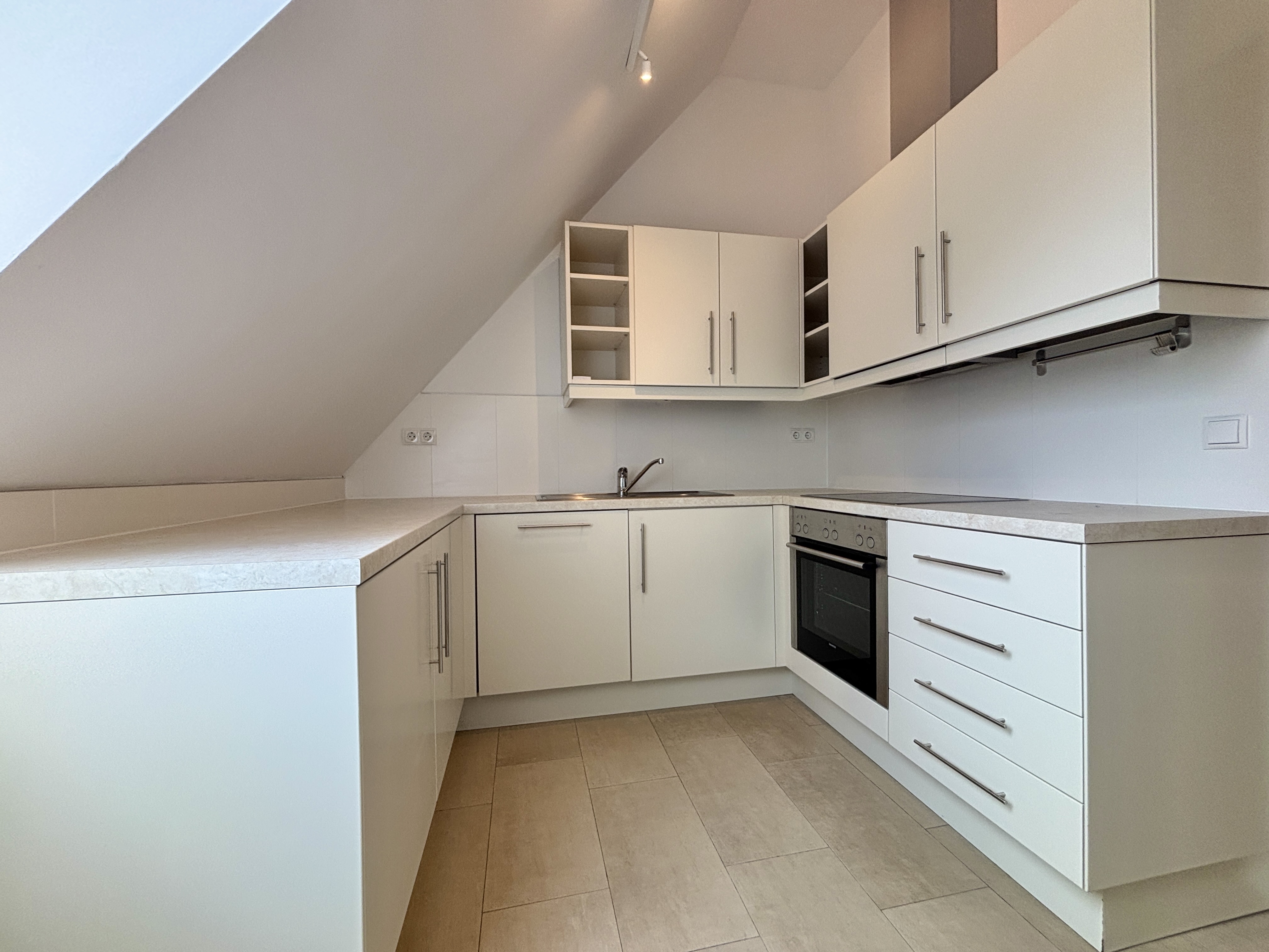 Dachgeschoss-Turm-Wohnung mit 5 Meter Raumhhe | ca. 2.000 m Garten zur allgemeinen Nutzung I freie Mietzinsbildung I  /  / 2500 Baden / Bild 4