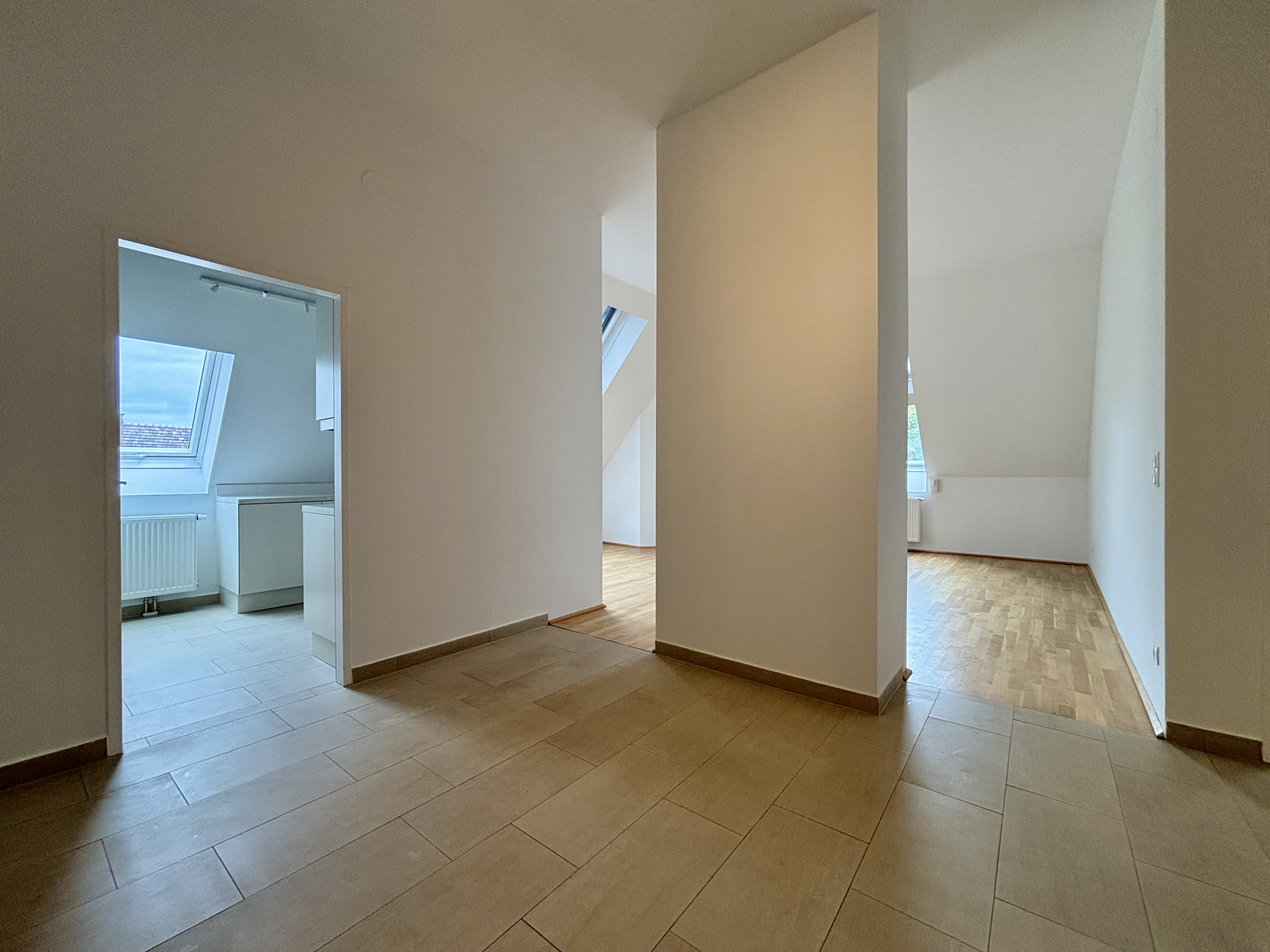 Dachgeschoss-Turm-Wohnung mit 5 Meter Raumhhe | ca. 2.000 m Garten zur allgemeinen Nutzung I freie Mietzinsbildung I  /  / 2500 Baden / Bild 2