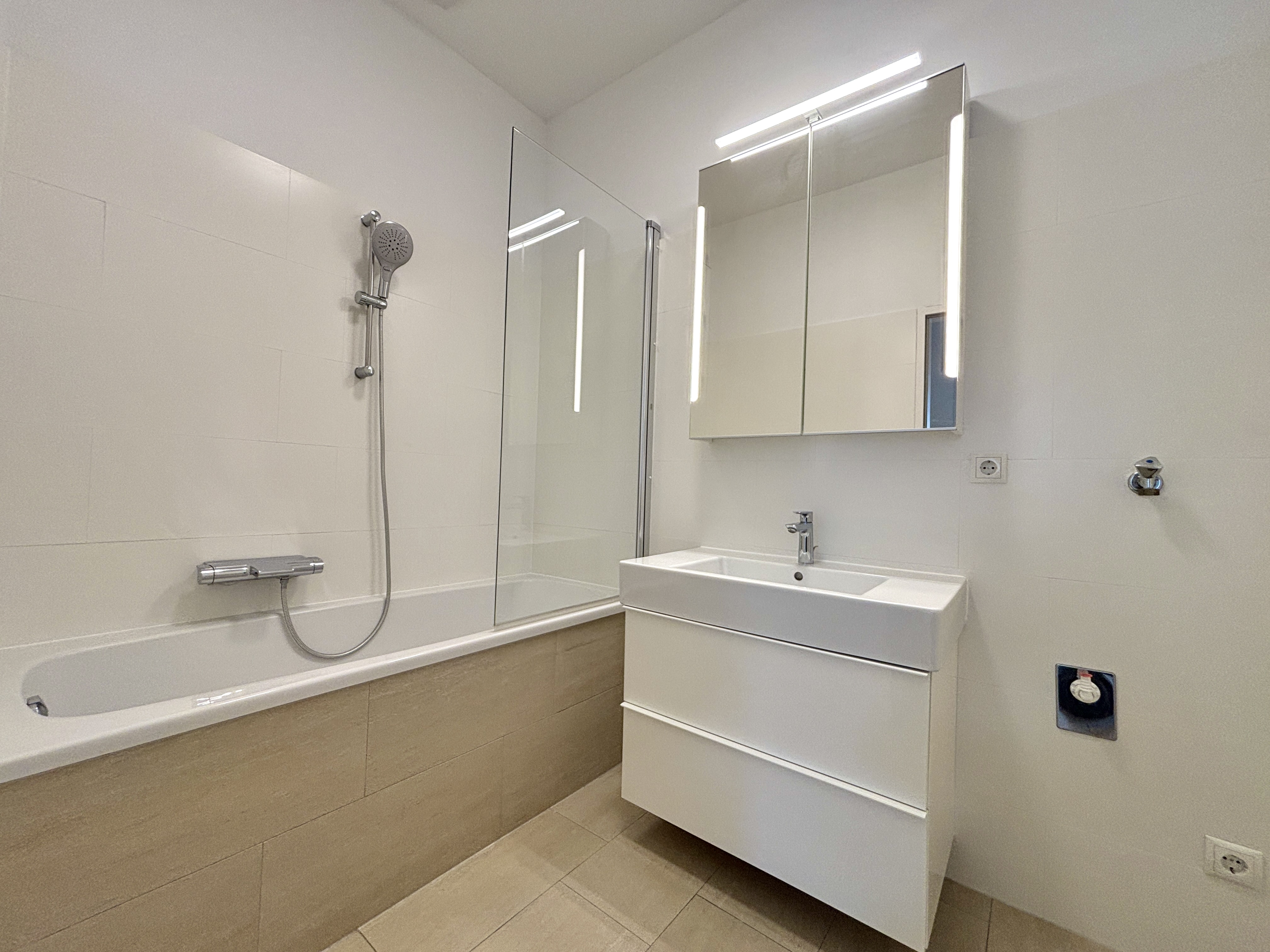 Dachgeschoss-Turm-Wohnung mit 5 Meter Raumhhe | ca. 2.000 m Garten zur allgemeinen Nutzung I freie Mietzinsbildung I  /  / 2500 Baden / Bild 5