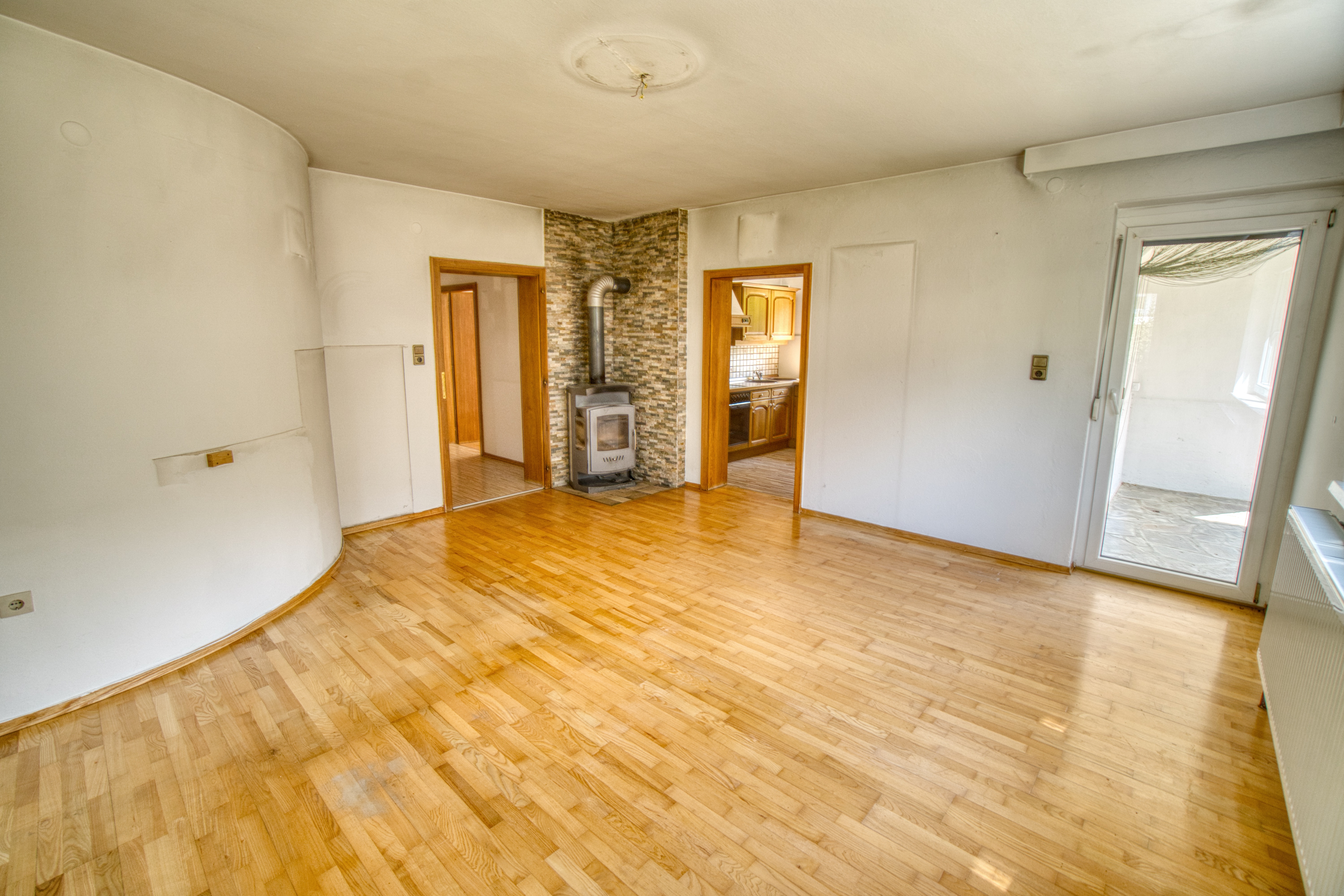 Neuer Preis - Ruhig gelegenes Haus mit zwei separaten Wohnungen /  / 6094 Axams / Bild 2