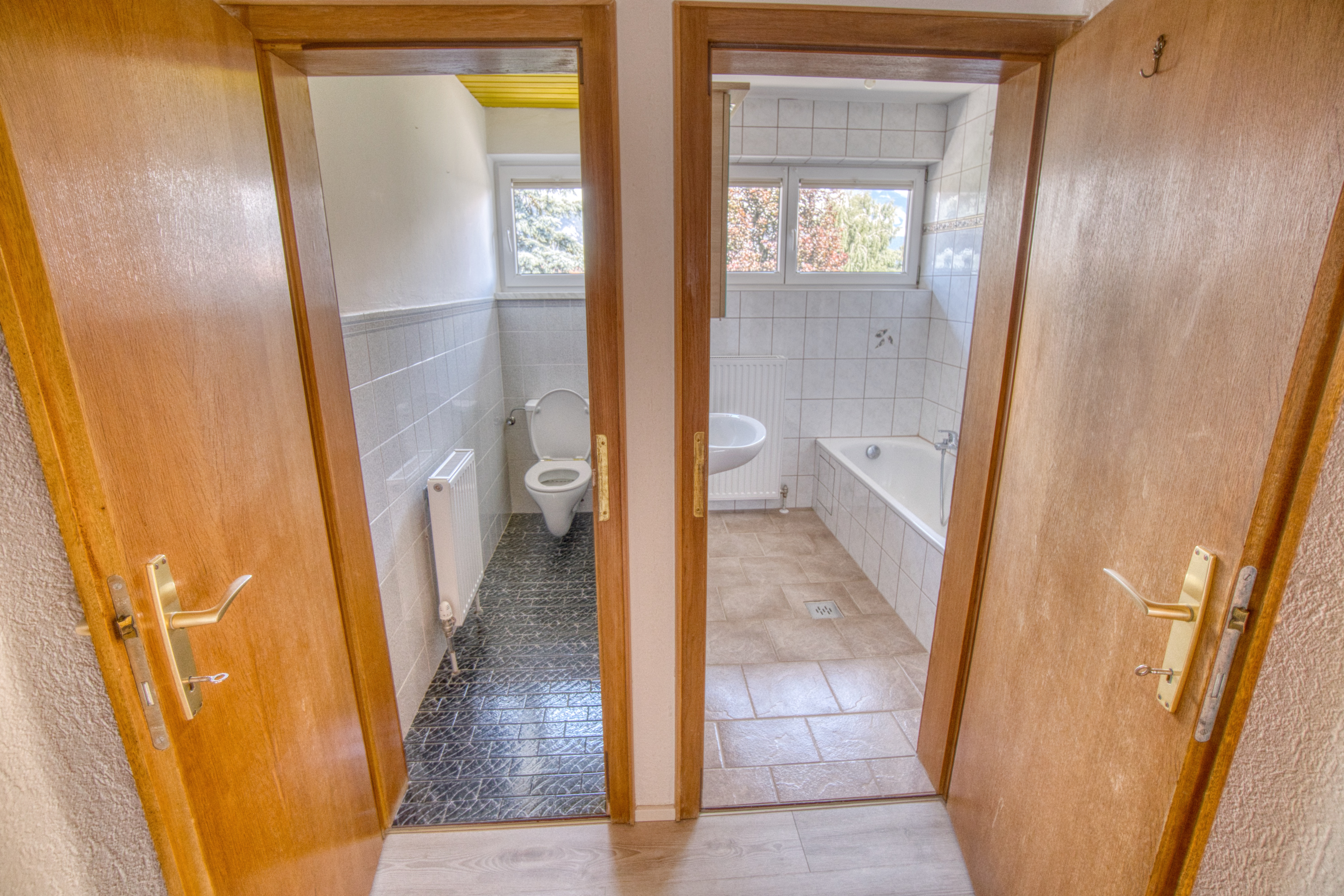 Neuer Preis - Ruhig gelegenes Haus mit zwei separaten Wohnungen /  / 6094 Axams / Bild 0